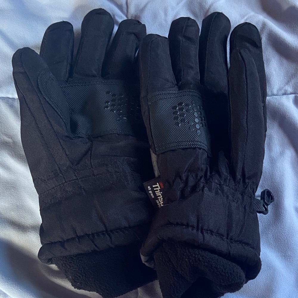 NWOT 3M Thinsulate Black and Gray Big Kids Gloves-NEVER WORN - Picture 3 of 3